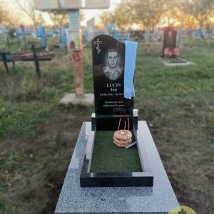 Monument Econom din granit negru cu montare